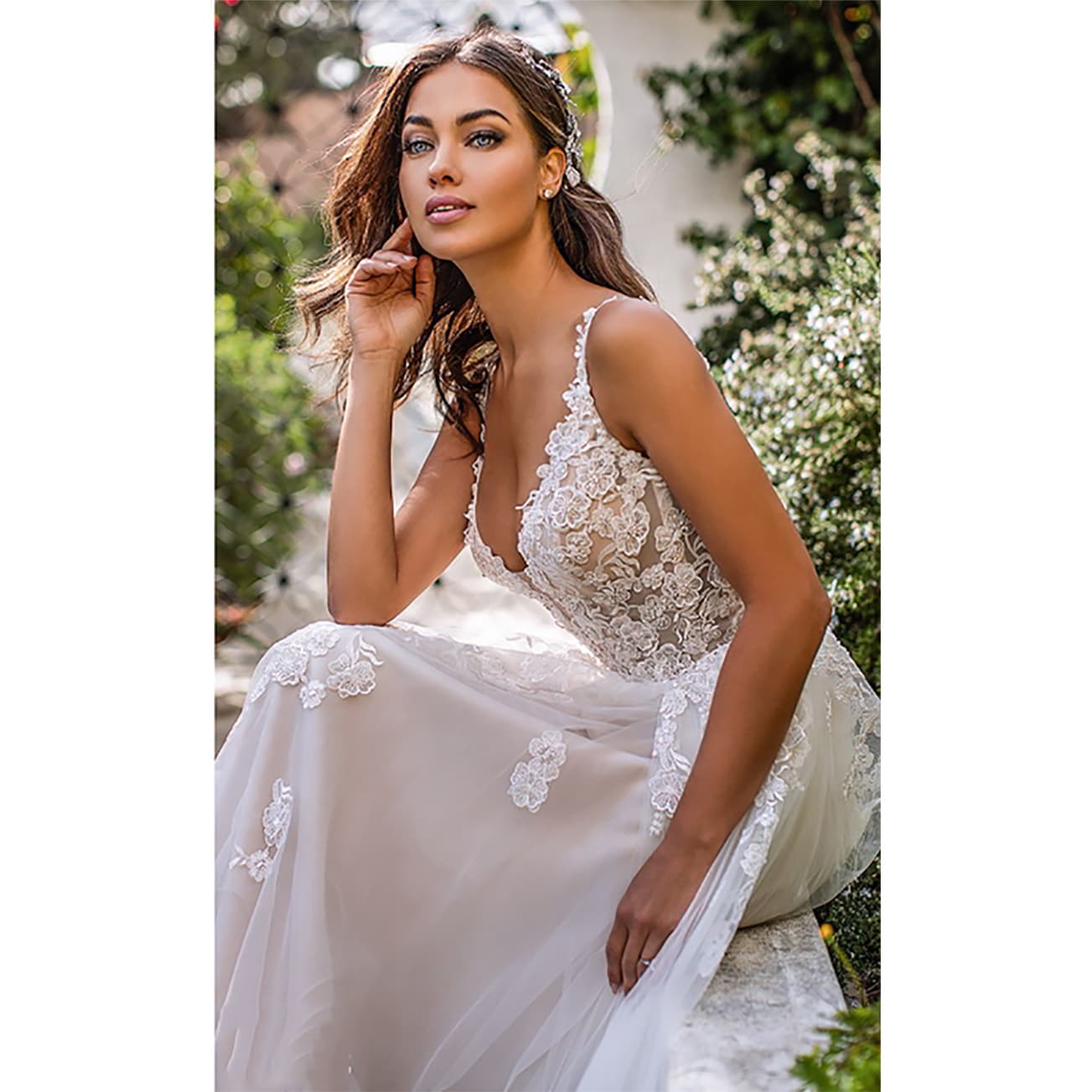 Robe de Mariée Bohème à Bretelles Fines – Image 3