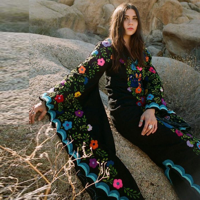 Robe Mexicaine Noire Manches Extra Large