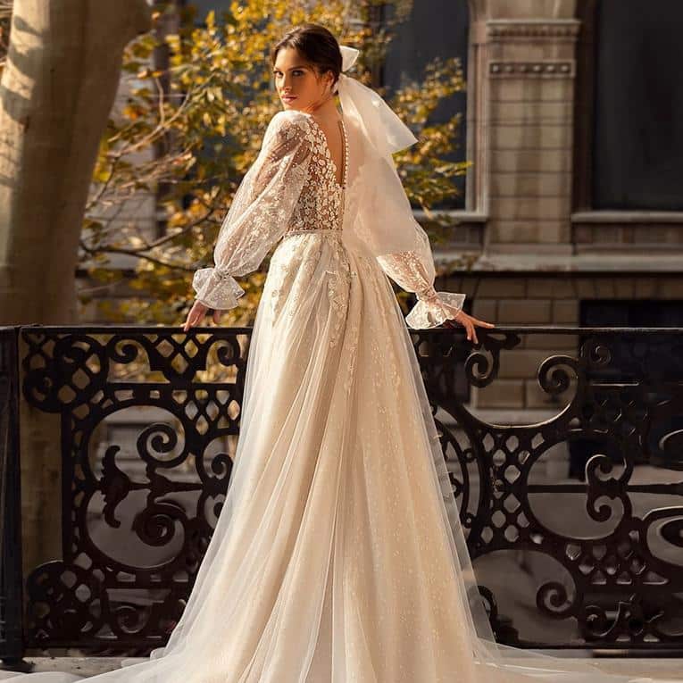 Robe de Mariée Champêtre Romantique en Dentelle à Fleurs à Manches Longues