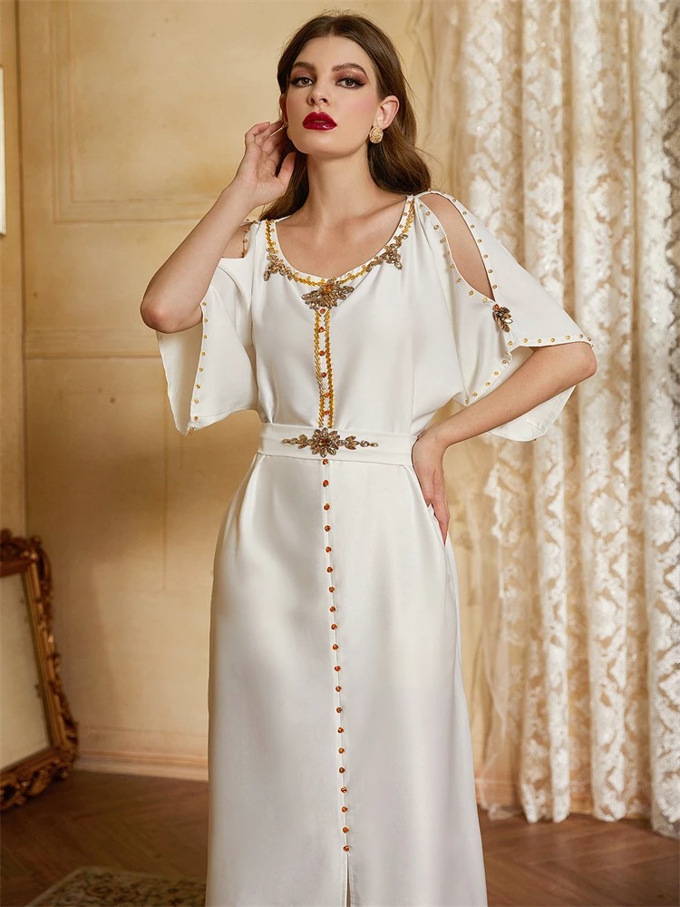 Robe Kabyle Blanche Élégante