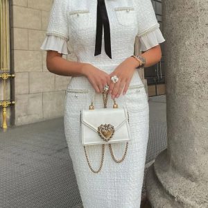 Robe Droite Blanche Élégante