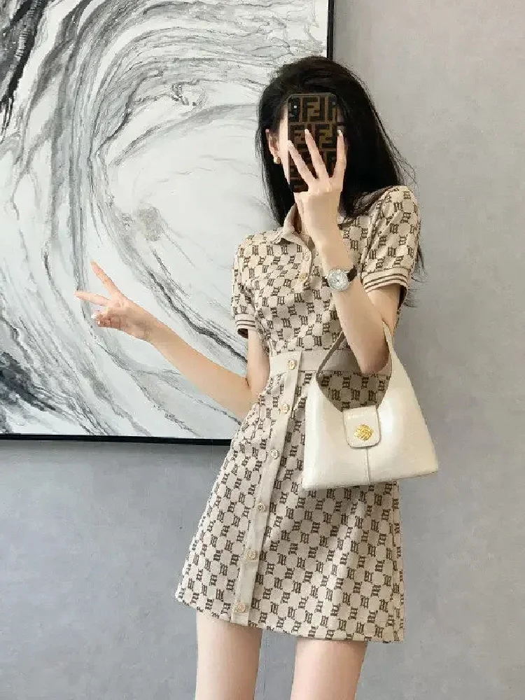 Robe Beige Courte à Carreaux