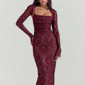 Robe Bordeaux en Dentelle