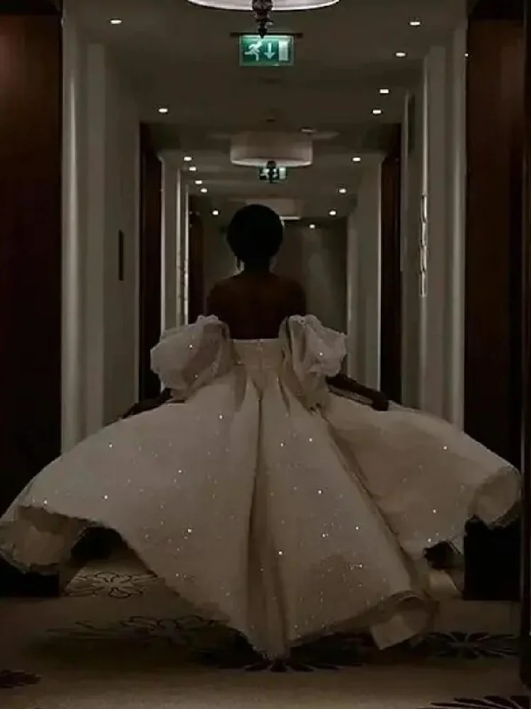 Robe de Mariée Princesse Brillante à Manches Bouffantes – Image 4