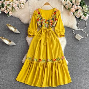 Robe Kabyle à Col Carré Jaune