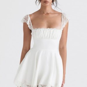 Robe Blanche à Volant