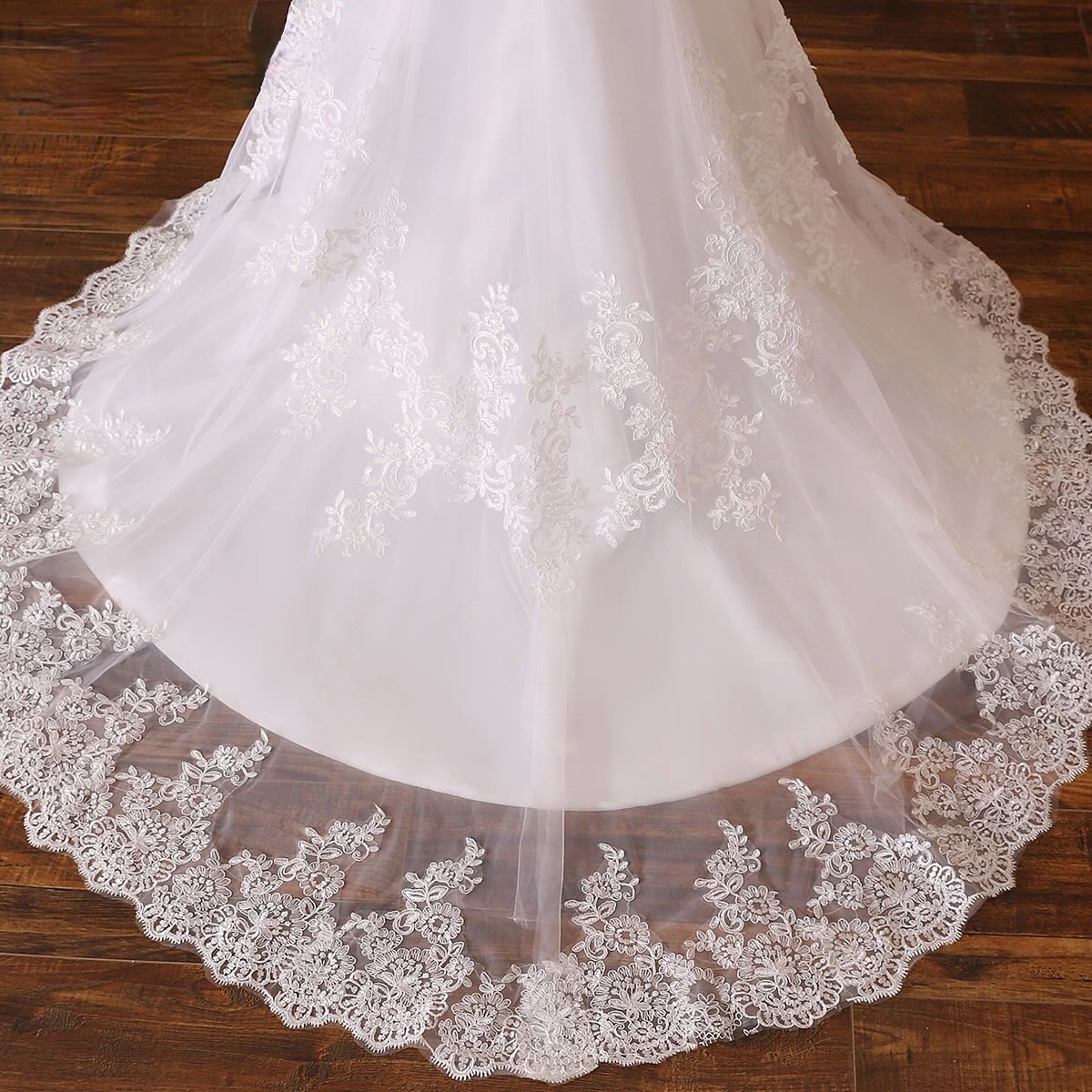 Robe de Mariée Sirène en Dentelles et Manches Longues – Image 3