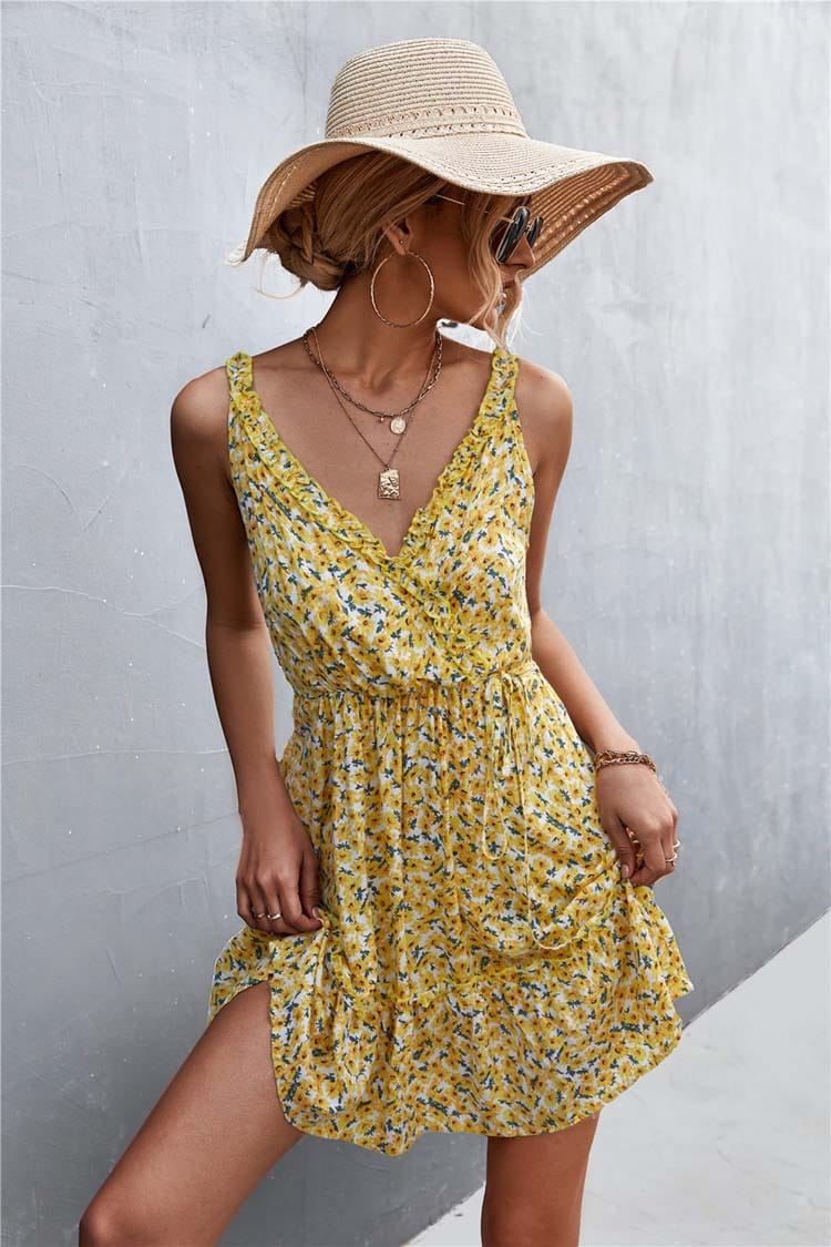 Robe Fluide Jaune à Motif Floral à Fines Bretelles